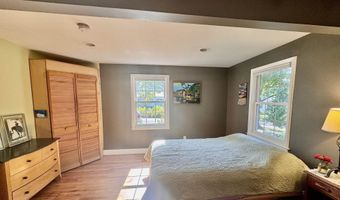 112 S Crest Dr, Burlington, VT 05401