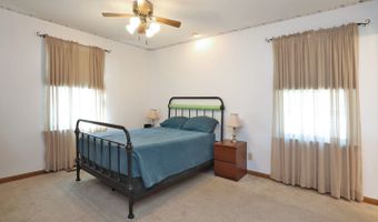 910 S Vista Dr, Algonquin, IL 60102
