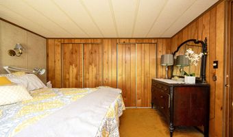81 Shoreline Dr, Barnet, VT 05821