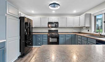 1023 W RIDGEVIEW Dr, Appleton, WI 54914