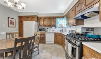 22 Berkshire St, Avenel, NJ 07001