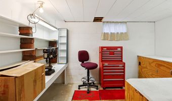 712 Rapids St, Adel, IA 50003