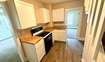 906 Rittenhouse St, Des Moines, IA 50315