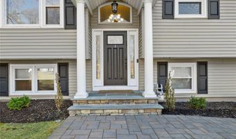 3 Bell Ct, Airmont, NY 10901
