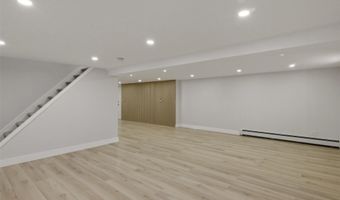 109 Nassau Dr, Albertson, NY 11507