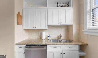 677 Somerset TER NE 2D, Atlanta, GA 30306