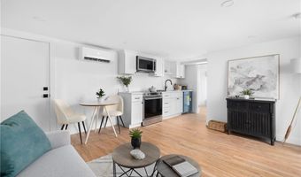 104 Second St, Newport, RI 02840