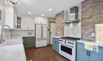 566 Morley Ct, Belford, NJ 07718