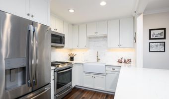 816 Wedgewood Cir, Belford, NJ 07718