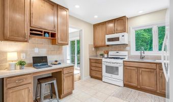 4808 BRADFORD Dr, Annandale, VA 22003