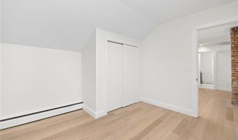 28 Young St 3, Newport, RI 02840