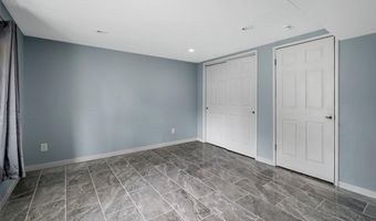 236 Hillcrest Blvd, Ballwin, MO 63021