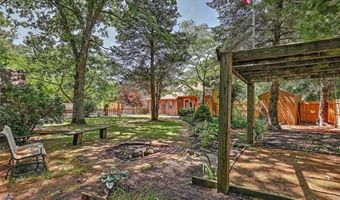 10 Narrow Ln, Charlestown, RI 02813