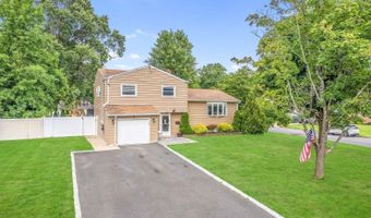 9 Brentwood Ter, Middletown, NJ 07748
