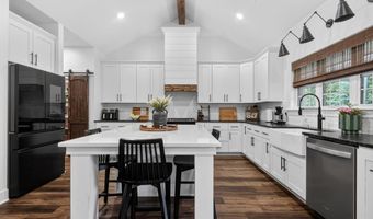 616 HIRAM Dr, Bauxite, AR 72011