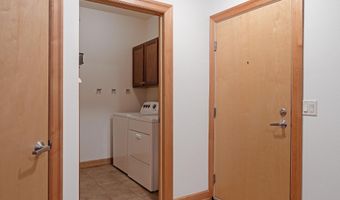 8253 Mayo Dr 103, Madison, WI 53719