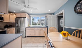 2 Lee Ave, Albertson, NY 11507