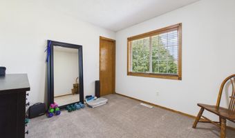 816 E Pine St, Brandon, SD 57005