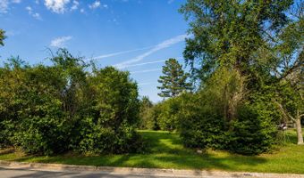 905 Peacock Dr, Albany, GA 31701