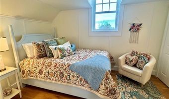 21 Bedlow Ave, Newport, RI 02840
