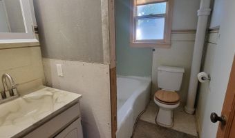 818 NE 3rd Ave, Aberdeen, SD 57401