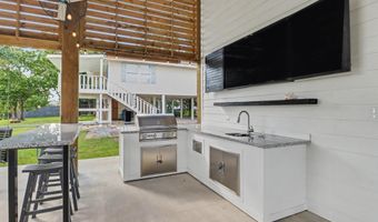 4059 Robin St, Bay St. Louis, MS 39520