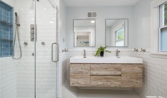 1 Gladridge Dr, East Greenwich, RI 02818