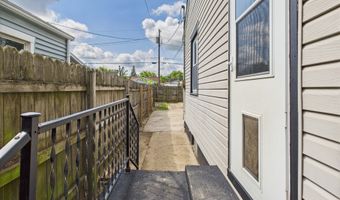 139 E 36th St, Anderson, IN 46013