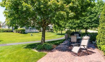 2 Tiverton Ct, Algonquin, IL 60102