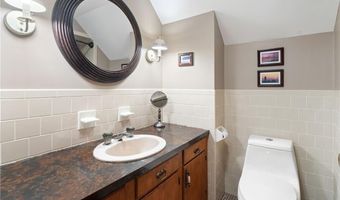 2 Spinney Ln, North Kingstown, RI 02852