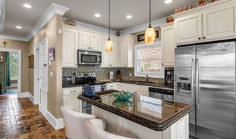 118 Edith Dr, Bay St. Louis, MS 39520