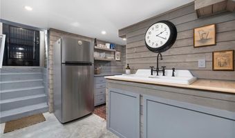 9 Anthony St, Newport, RI 02840