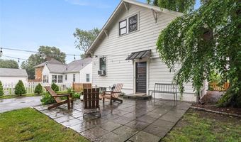 15 Berwick Pl, East Providence, RI 02916