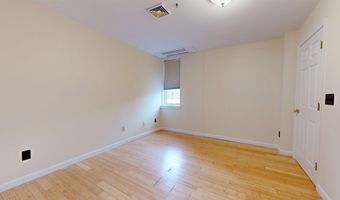 230 College St 7, Burlington, VT 05401