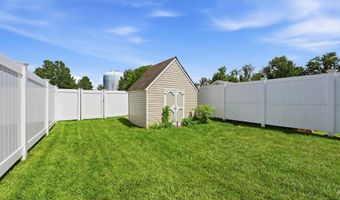 6 SHADOW Ln, Bear, DE 19701