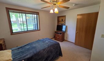 1521 E Melgaard Rd, Aberdeen, SD 57401