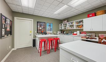 520 Bristol Dr, Aurora, OH 44202