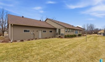 412 E Meadowlark Cir, Brandon, SD 57005