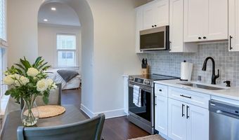 51 Poplar St 1R, Newport, RI 02840