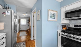 93 MILL St B, Newport, RI 02840