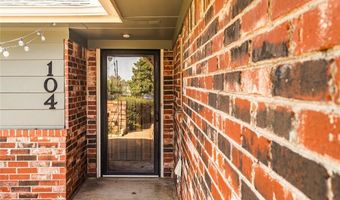104 Caulder Dr, Chickasha, OK 73018