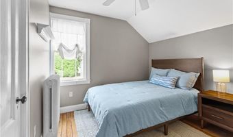 11 Ann St, Newport, RI 02840