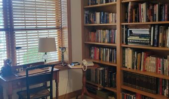 611 Spring View Cir, Beatrice, NE 68310