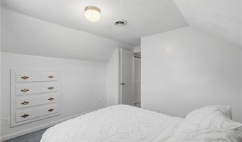 6 Lakewood Dr, Narragansett, RI 02882