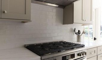 2185 N Roosevelt Ave, Altadena, CA 91001