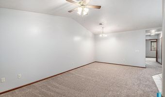 410 N 9th Ave, Brandon, SD 57005
