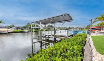 910 CHIPAWAY Dr, Apollo Beach, FL 33572