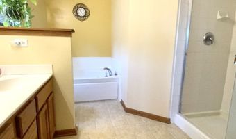 1056 Deertrail Ct, Antioch, IL 60002