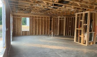 81 Coachman Ln, Autryville, NC 28318