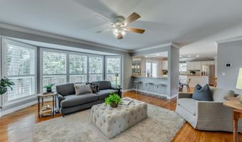 13153 Barrett Meadows Dr, Des Peres, MO 63021